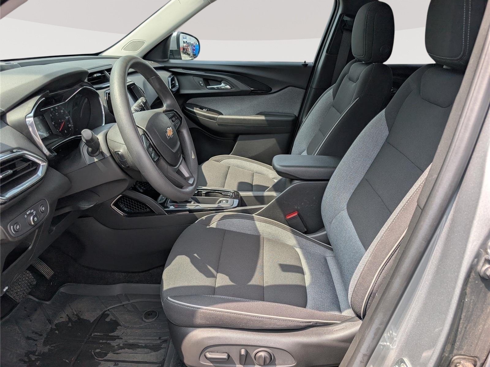 Used 2023 Chevrolet TrailBlazer LT w/ Convenience Package AWD/4WD image 16
