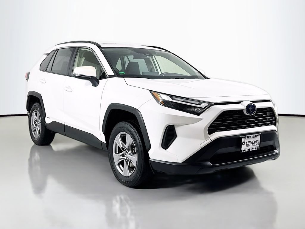 Used 2022 Toyota RAV4 XLE w/ Convenience Package image 3