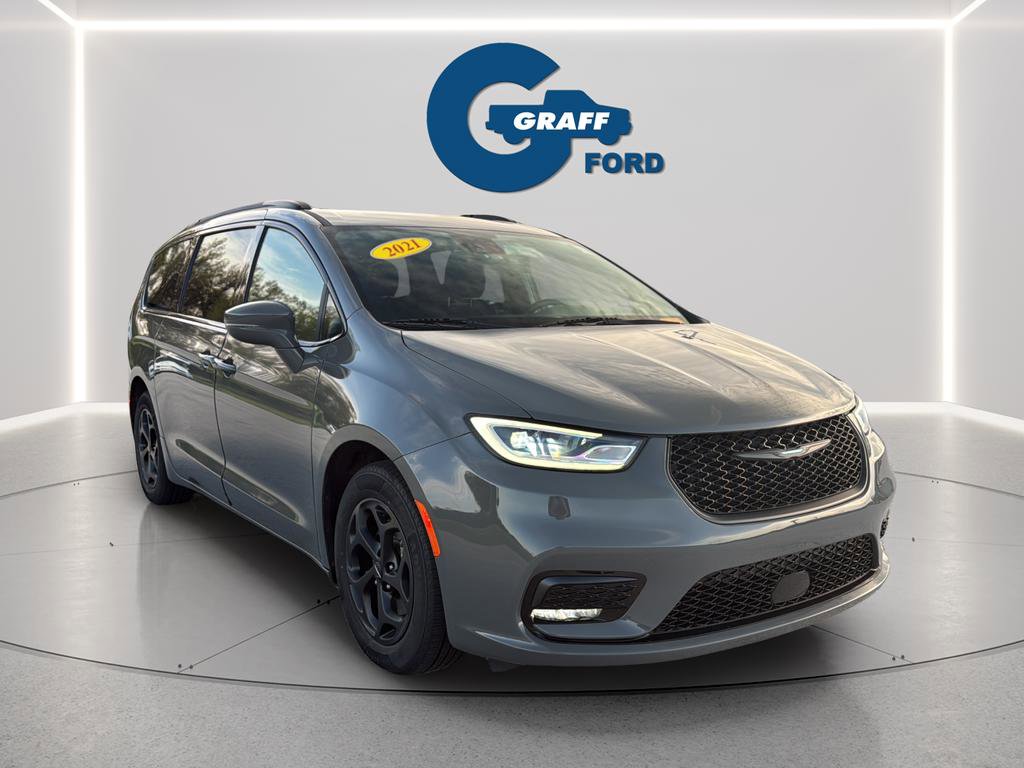 Used 2021 Chrysler Pacifica Touring w/ Uconnect Theater Family Group FWD image 4