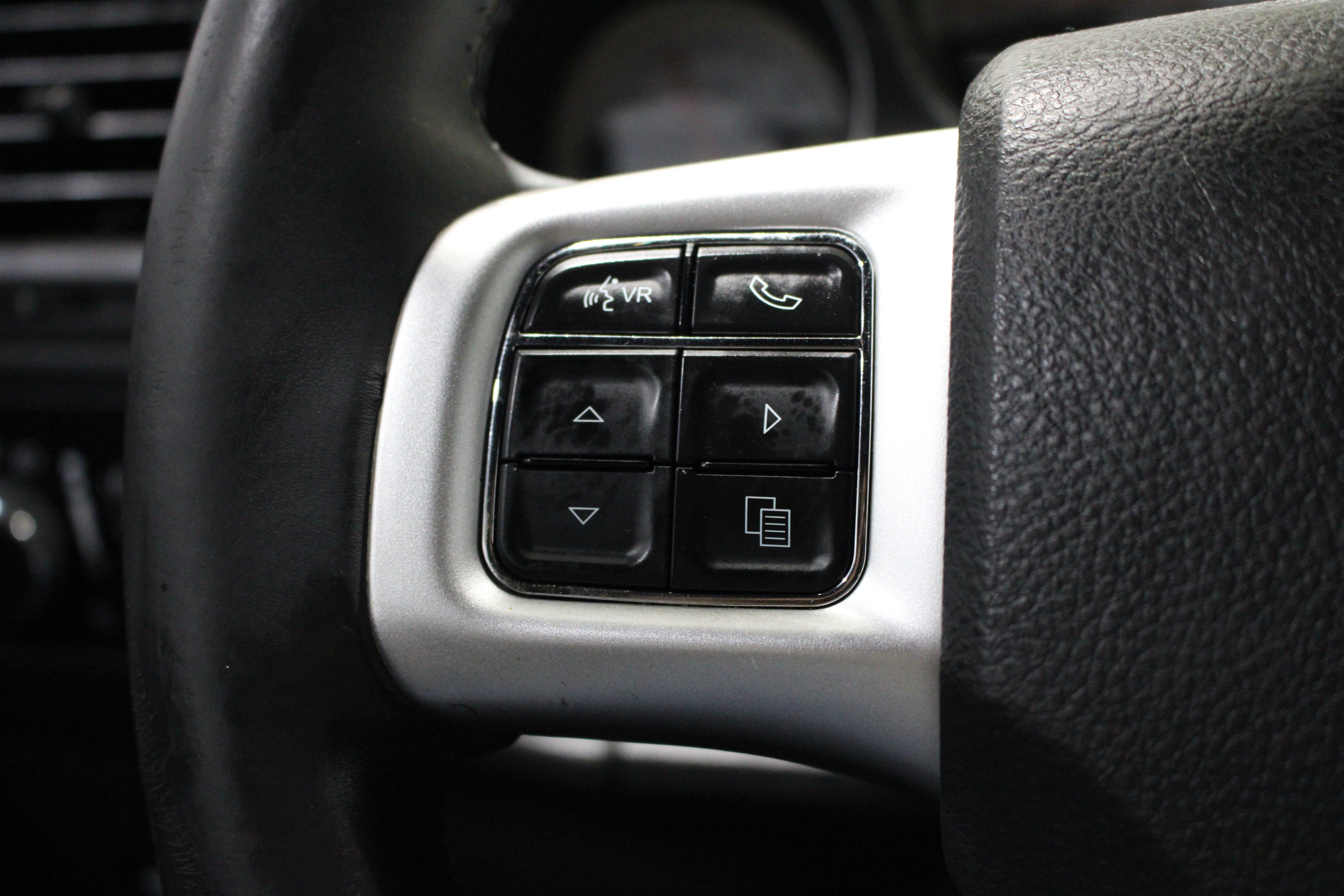 Used 2014 Dodge Challenger SXT RWD image 11