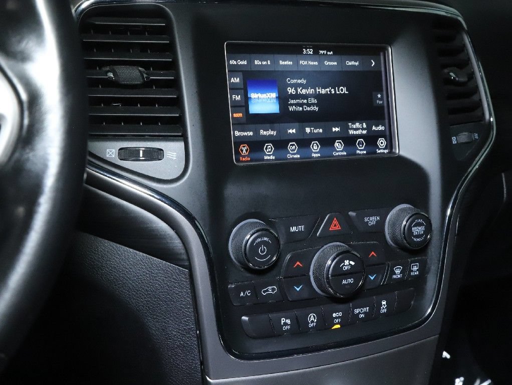 Used 2021 Jeep Grand Cherokee Laredo AWD/4WD image 26