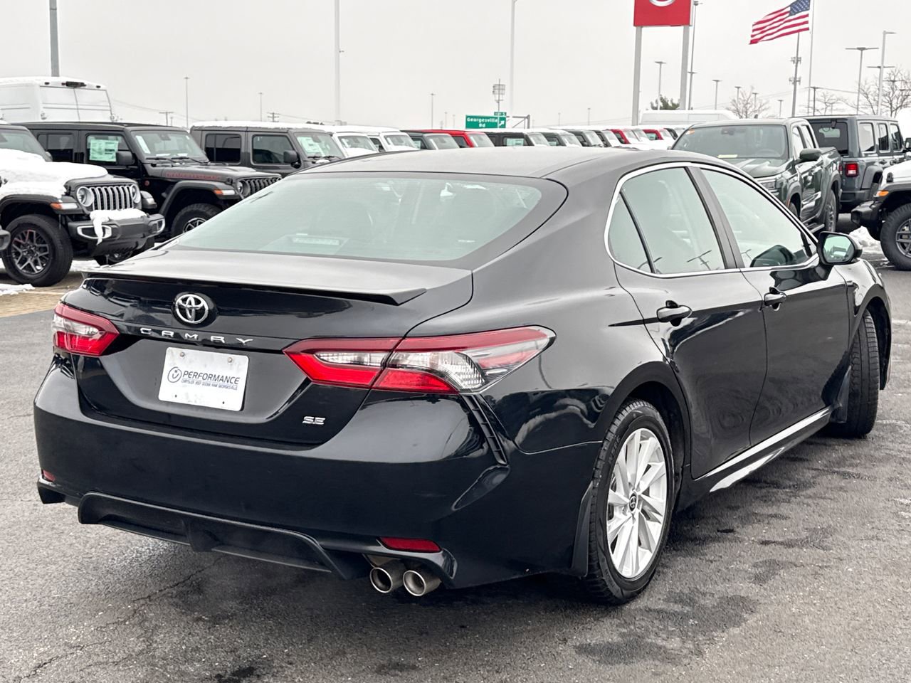 Used 2023 Toyota Camry SE image 3