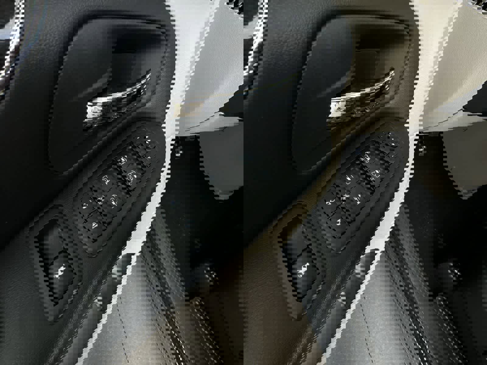 Used 2014 Chrysler Town & Country Touring image 17