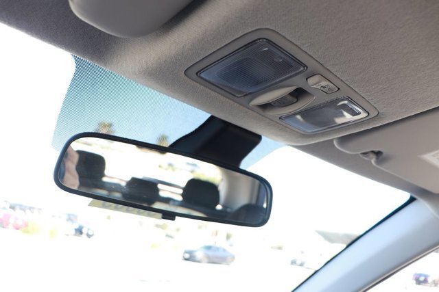 Used 2025 Hyundai Venue SEL image 23