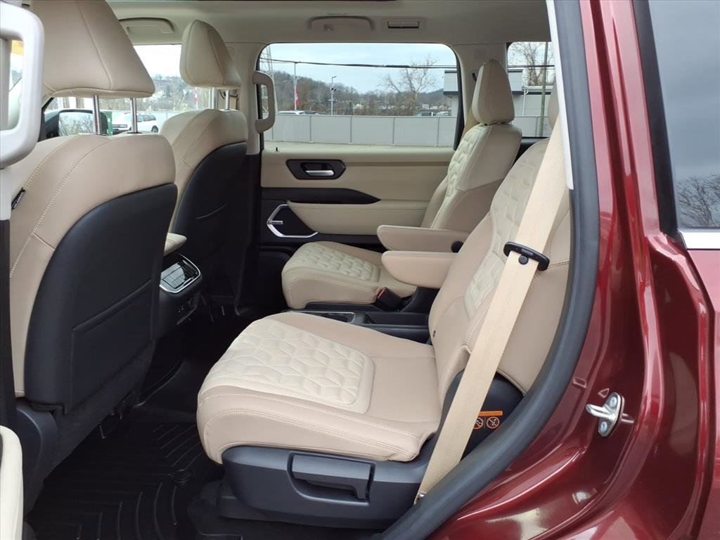 Used 2025 Nissan Armada Platinum Reserve image 12