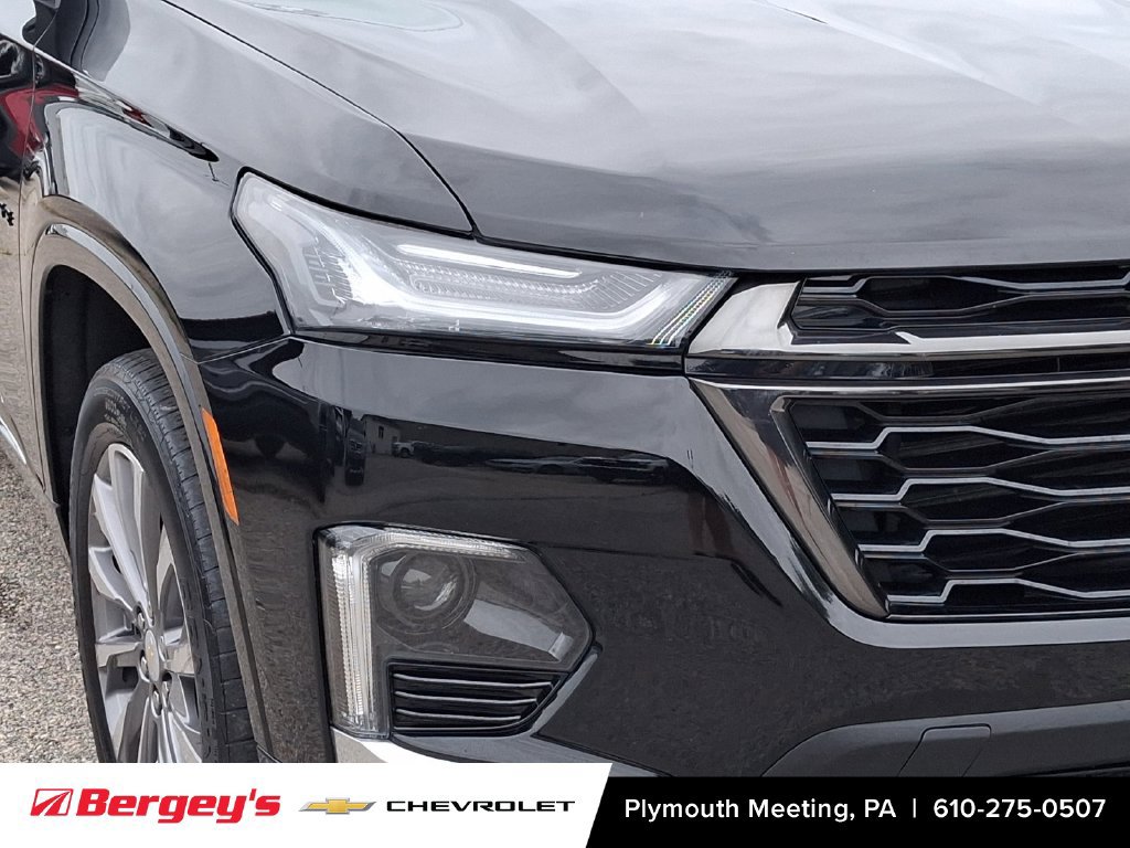 Used 2023 Chevrolet Traverse Premier FWD image 11
