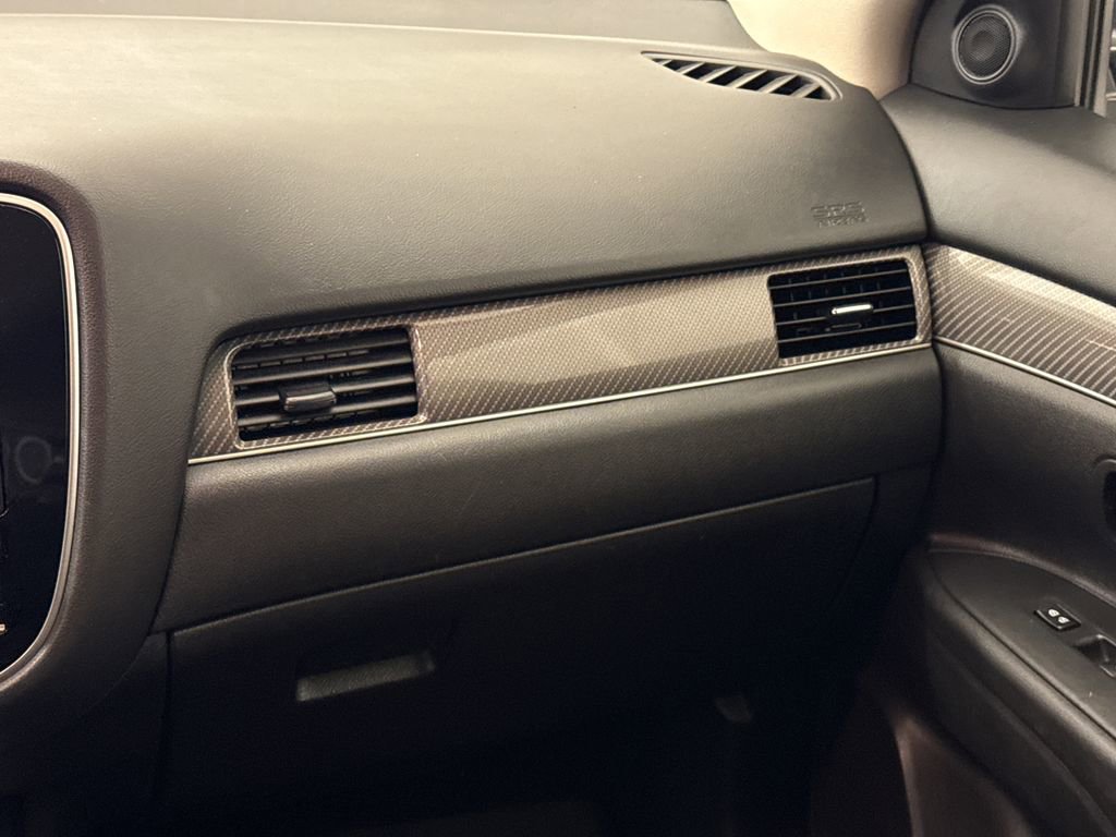 Used 2020 Mitsubishi Outlander FWD image 16