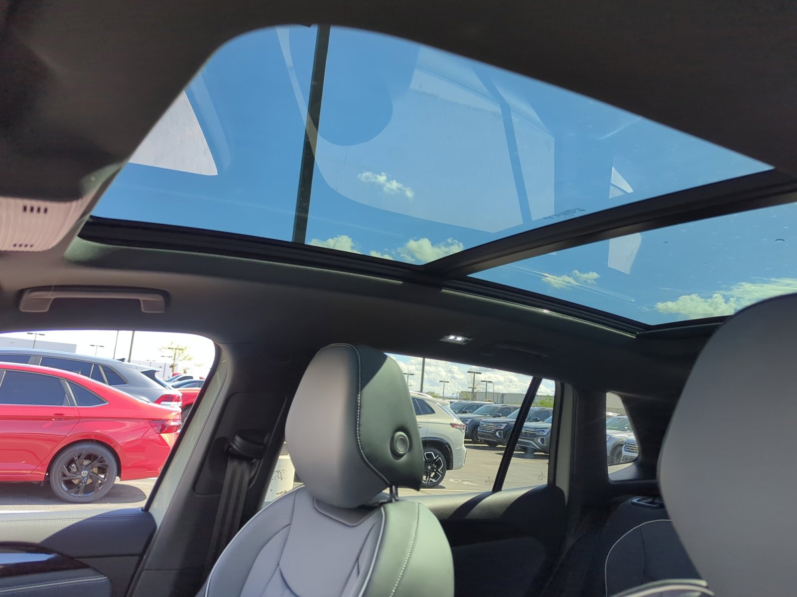 New 2026 Volkswagen Tiguan SEL R-Line image 32