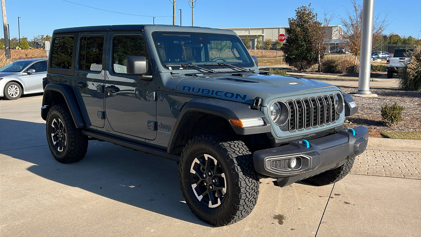 Used 2025 Jeep Wrangler Unlimited Rubicon 4xe w/ Convenience Group image 5