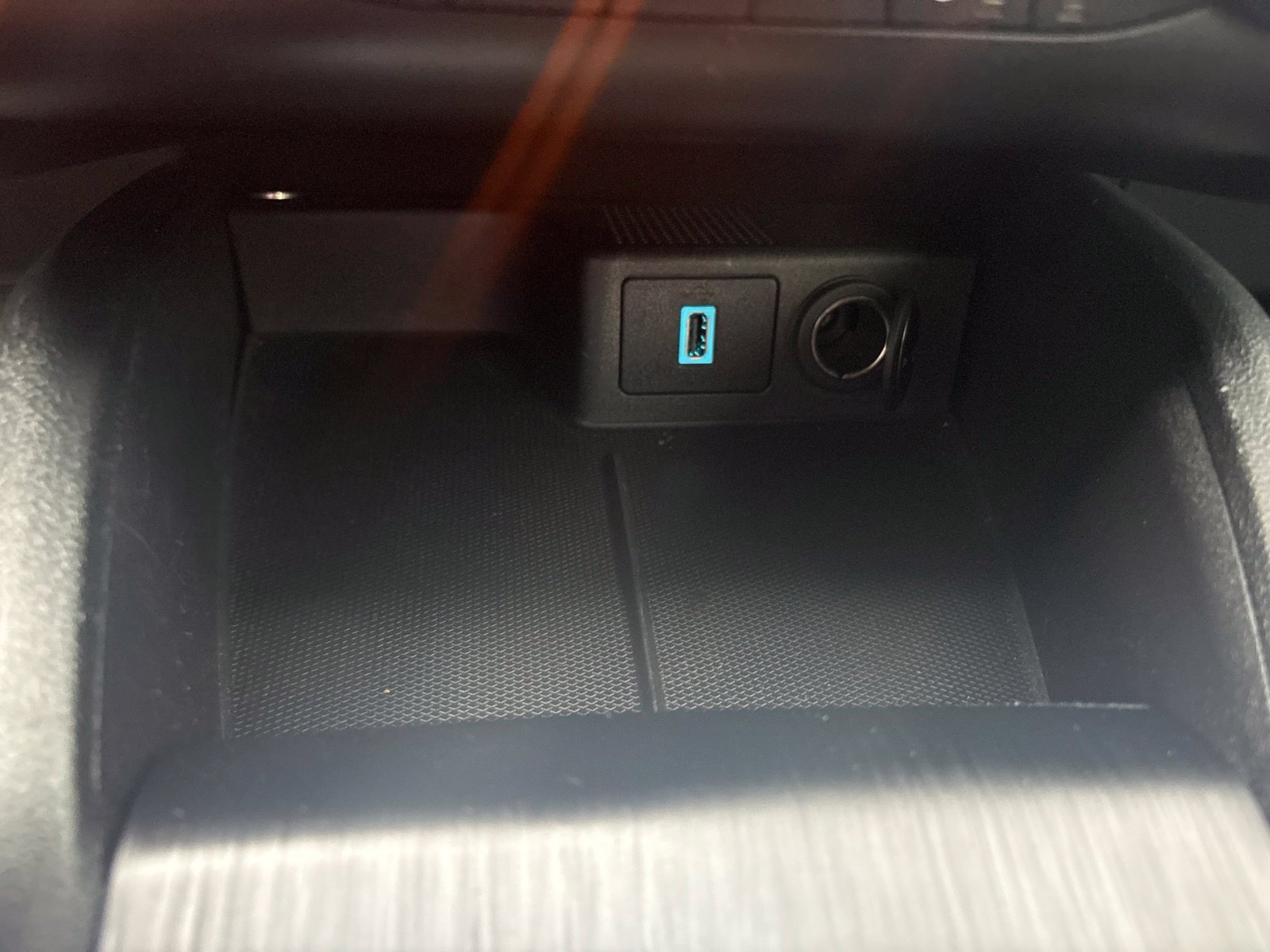 Used 2020 Ford Escape Titanium FWD image 33