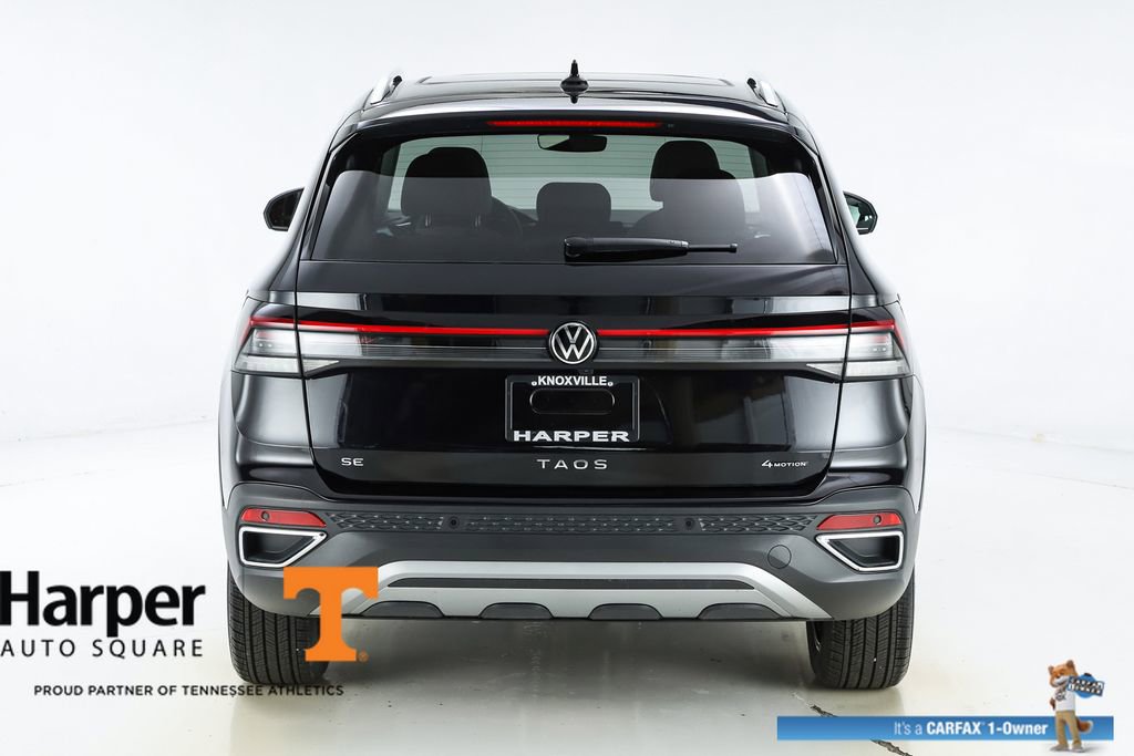 Used 2025 Volkswagen Taos SE w/ Panoramic Sunroof Package AWD/4WD image 8