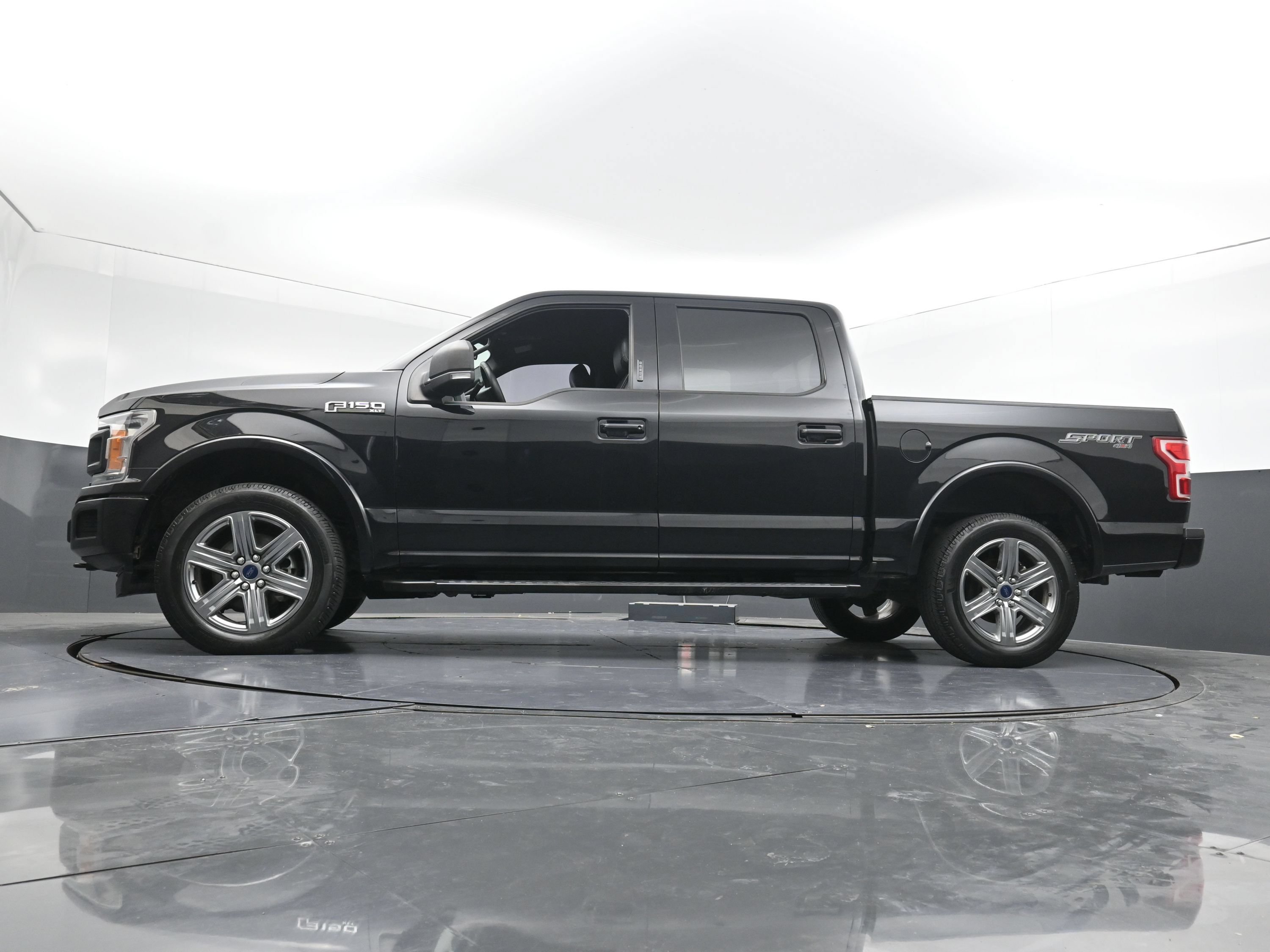 Used 2019 Ford F150 XLT w/ Equipment Group 302A Luxury AWD/4WD image 27