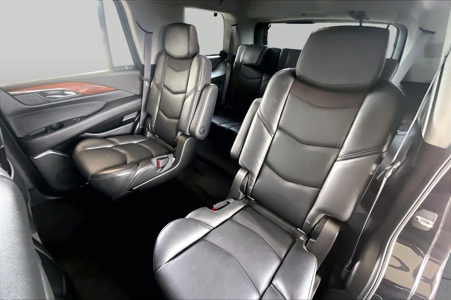 Used 2017 Cadillac Escalade Luxury AWD/4WD image 18