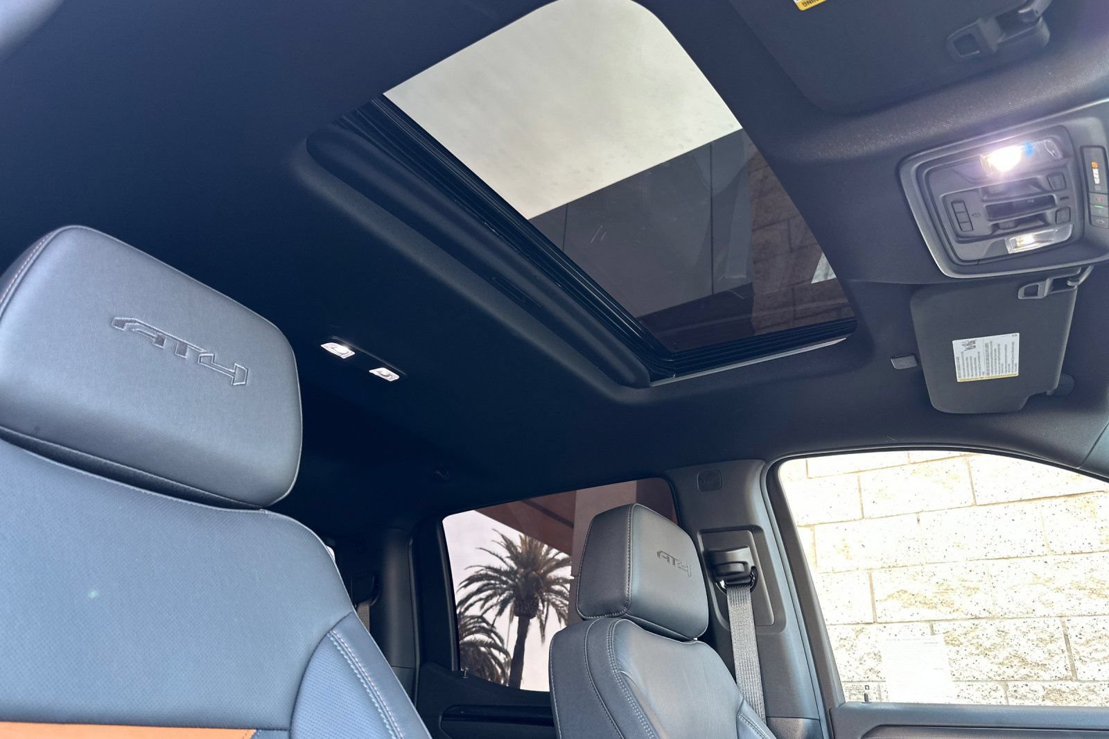 Certified 2025 GMC Sierra 1500 AT4 w/ AT4 Premium Package AWD/4WD image 17