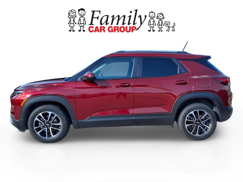 Used 2025 Chevrolet TrailBlazer LT FWD image 2
