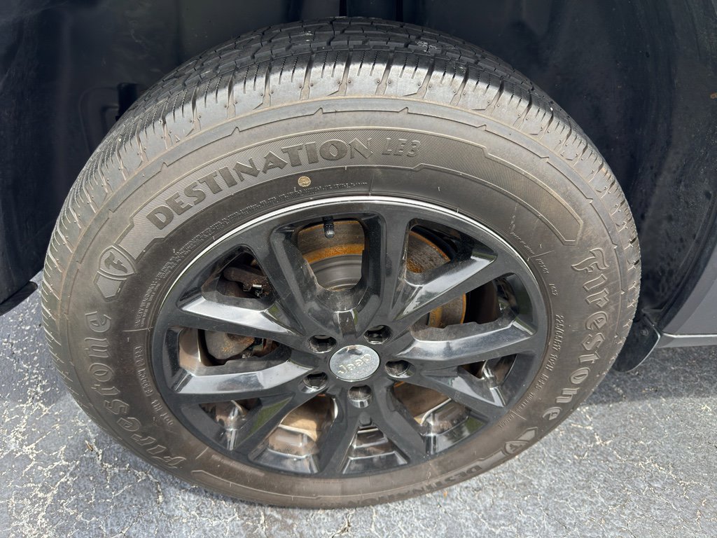 Used 2015 Jeep Cherokee Latitude AWD/4WD image 21