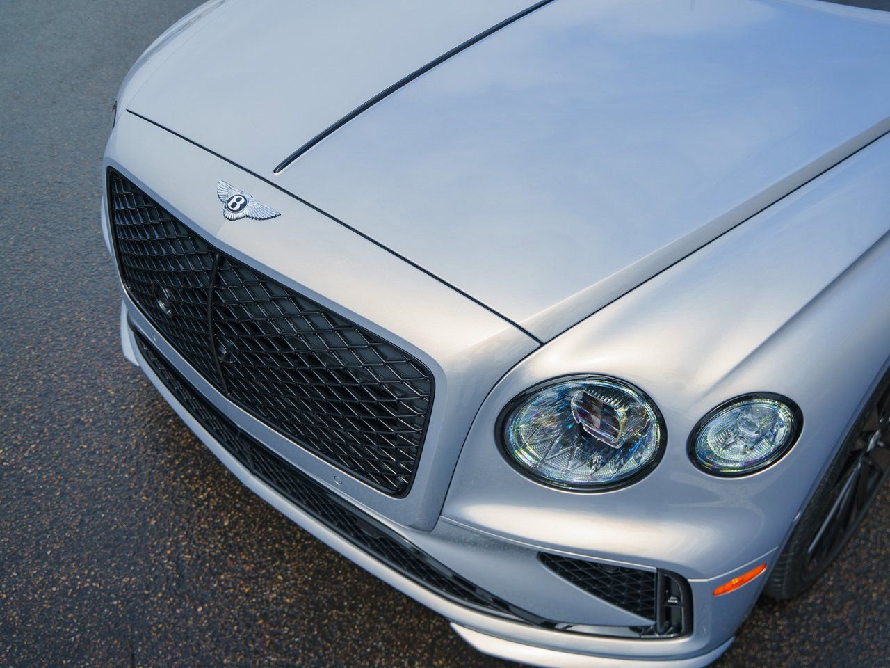 Used 2025 Bentley Flying Spur Plug-In Hybrid image 31