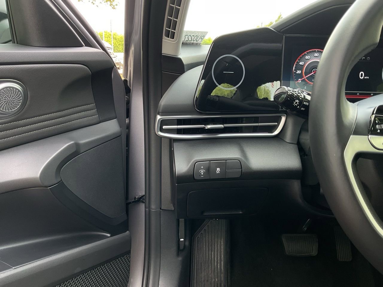 Used 2025 Hyundai Elantra SEL image 28