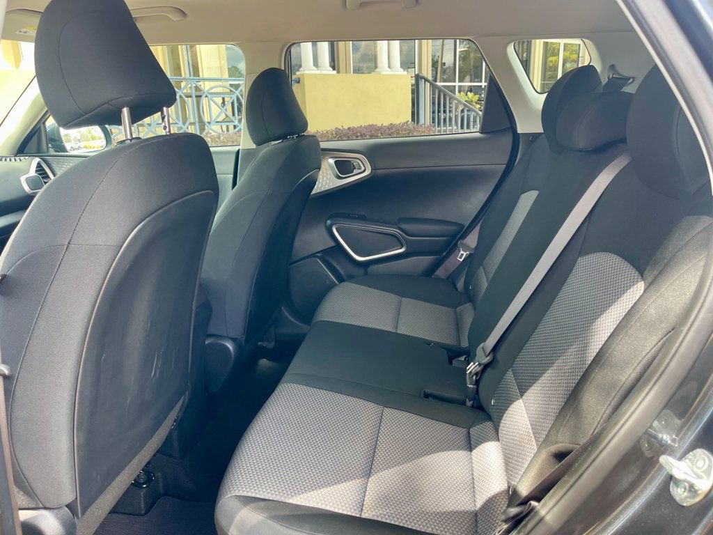 Used 2025 Kia Soul LX w/ LX Technology Package image 12