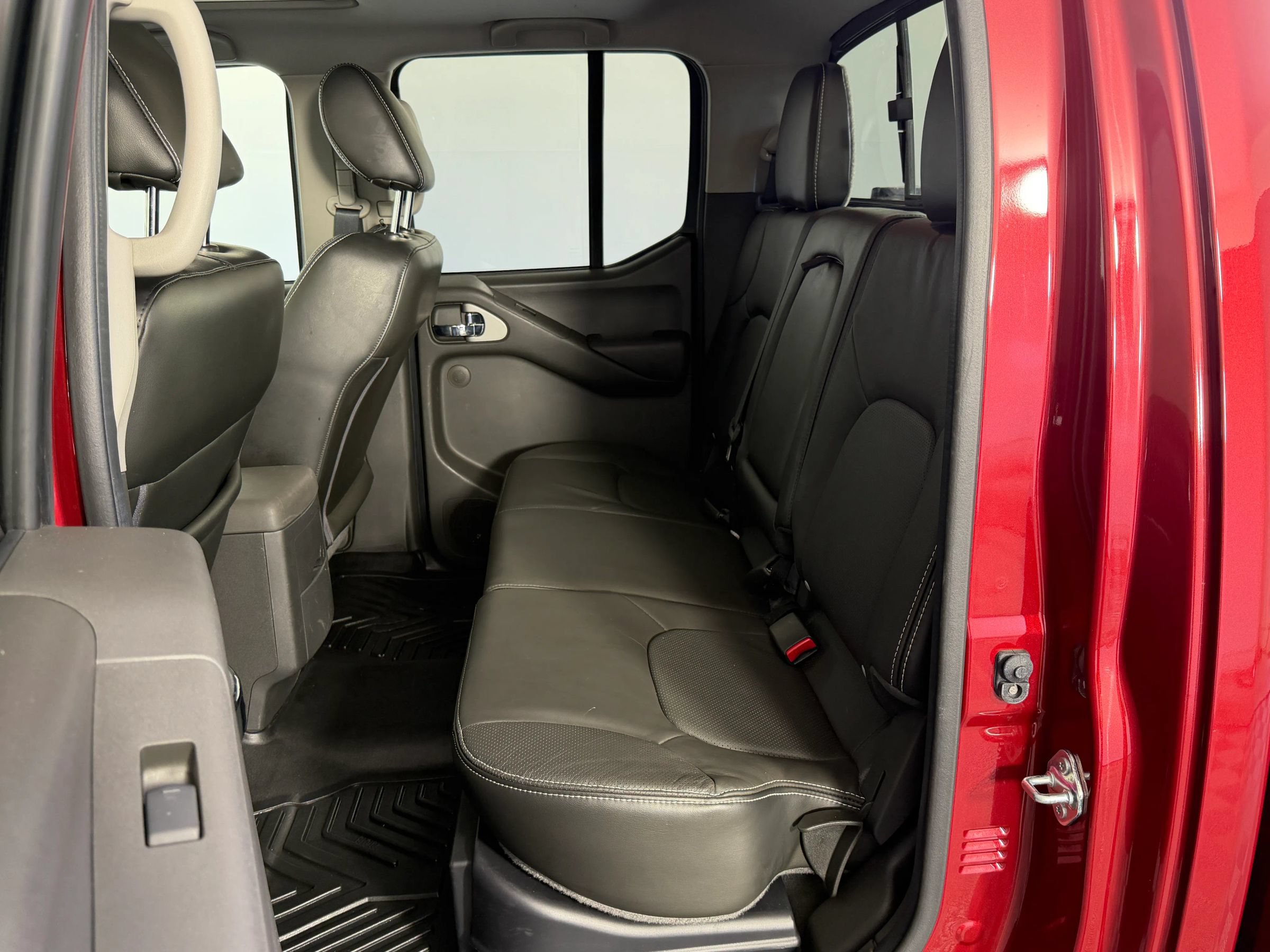 Used 2021 Nissan Frontier PRO-4X w/ Pro-4x Utility Package AWD/4WD image 30
