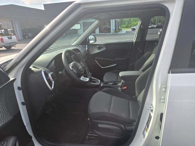 Used 2025 Kia Soul LX FWD image 6