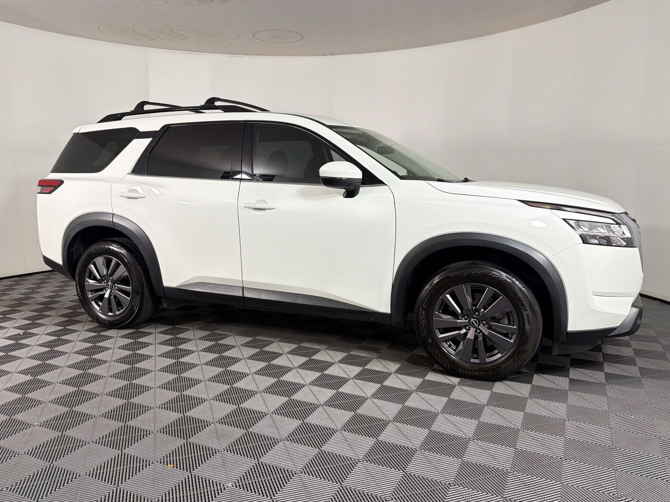 Used 2022 Nissan Pathfinder SV image 7