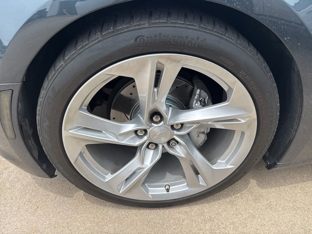 Used 2020 Chevrolet Camaro LT RWD image 8