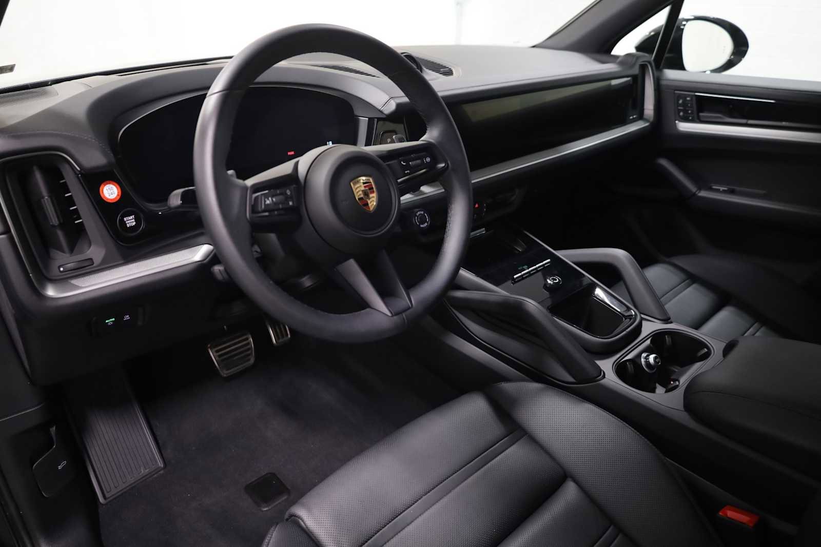 Certified 2025 Porsche Cayenne S image 4