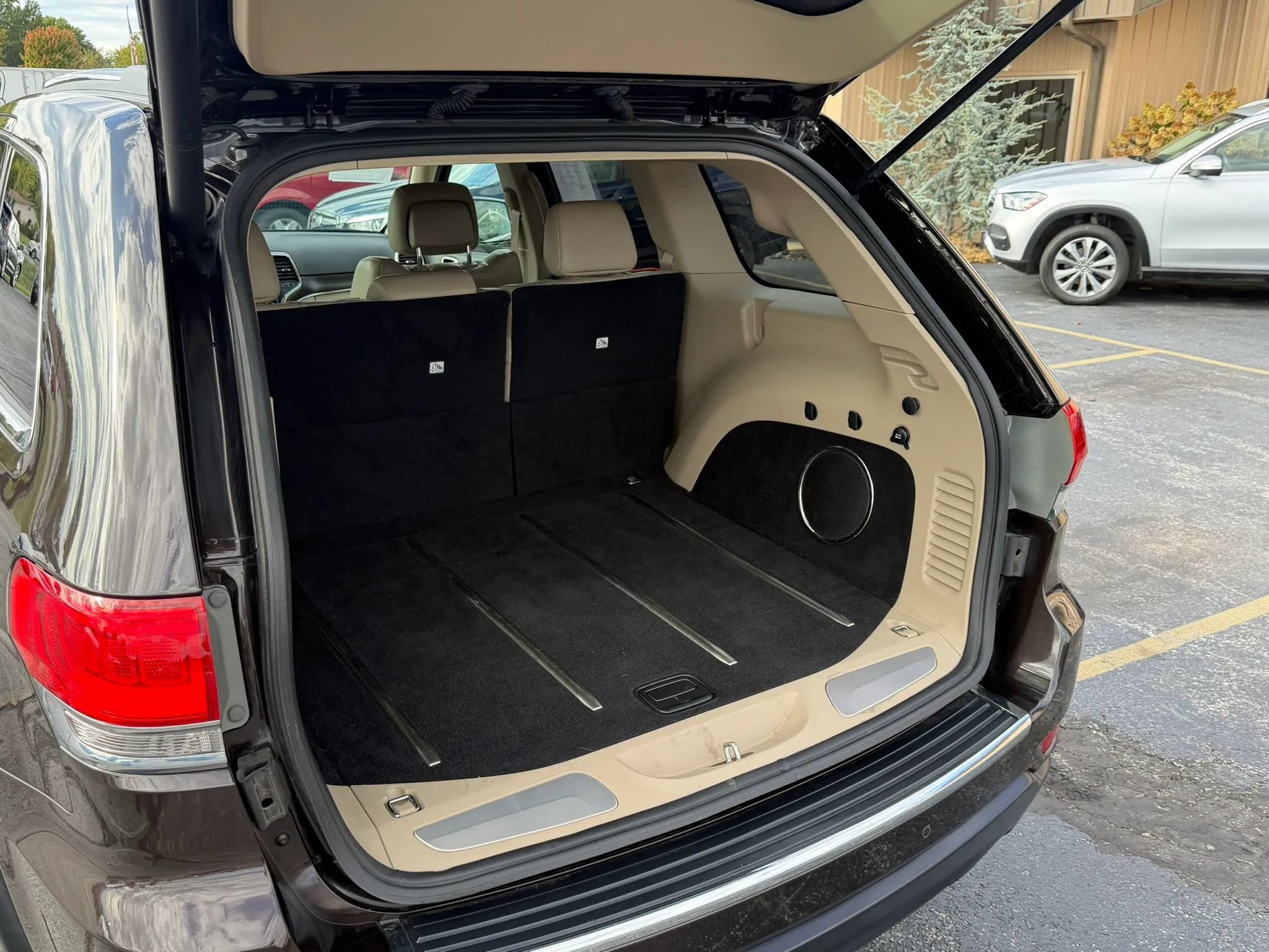 Used 2017 Jeep Grand Cherokee Limited RWD image 12
