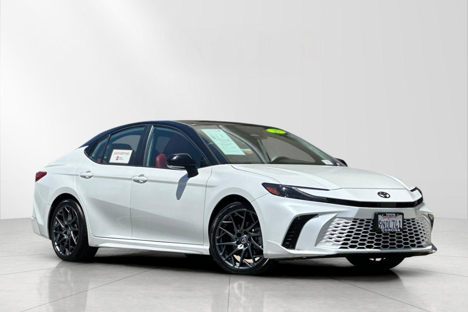 Used 2025 Toyota Camry XSE FWD image 1