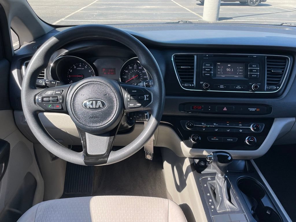 Used 2017 Kia Sedona LX FWD image 11