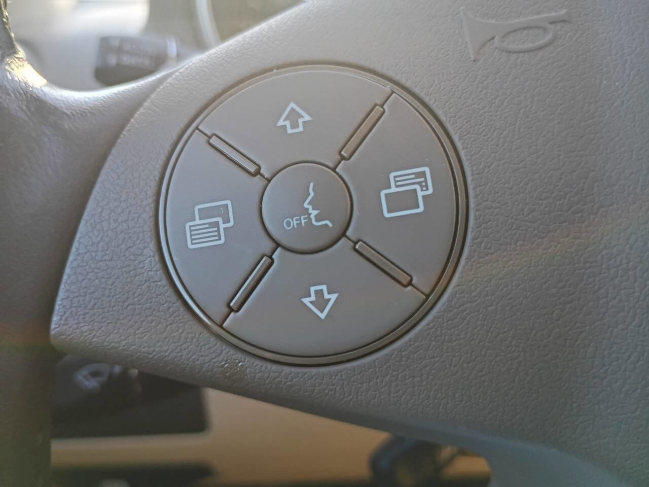 Used 2010 Mercedes-Benz ML 350 2WD image 8