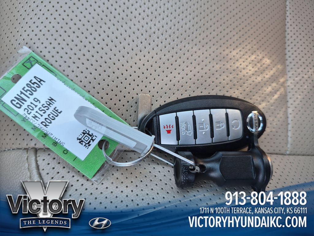 Used 2019 Nissan Rogue SL w/ Premium Package AWD/4WD image 29