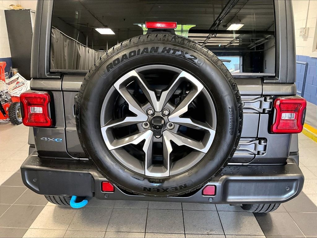 Used 2024 Jeep Wrangler Unlimited w/ Convenience Group AWD/4WD image 27
