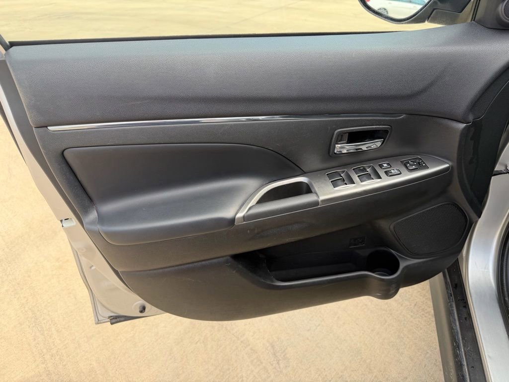 Used 2018 Mitsubishi Outlander Sport SE image 11