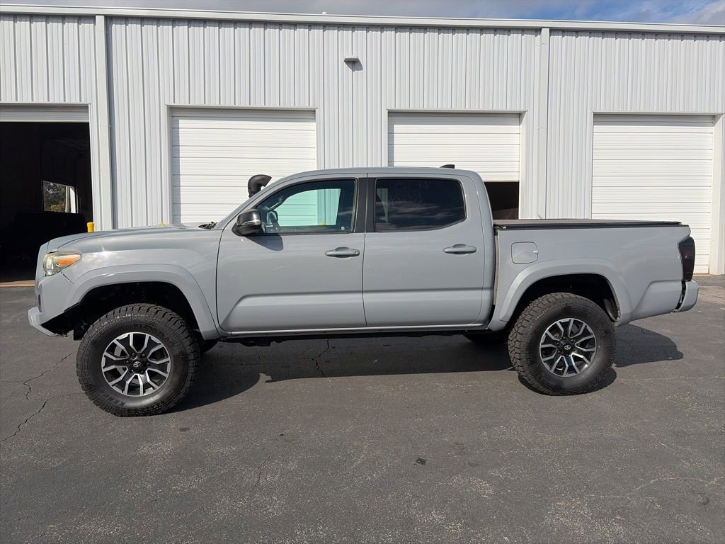 Used 2021 Toyota Tacoma TRD Off-Road image 4