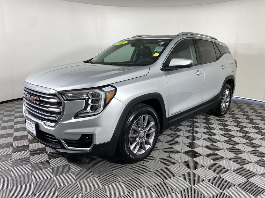 Used 2022 GMC Terrain SLT w/ Infotainment Package II AWD/4WD image 4