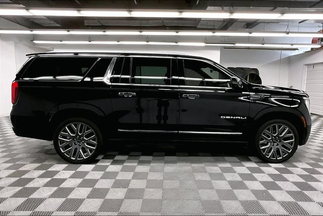 Used 2025 GMC Yukon XL Denali Ultimate AWD/4WD image 15