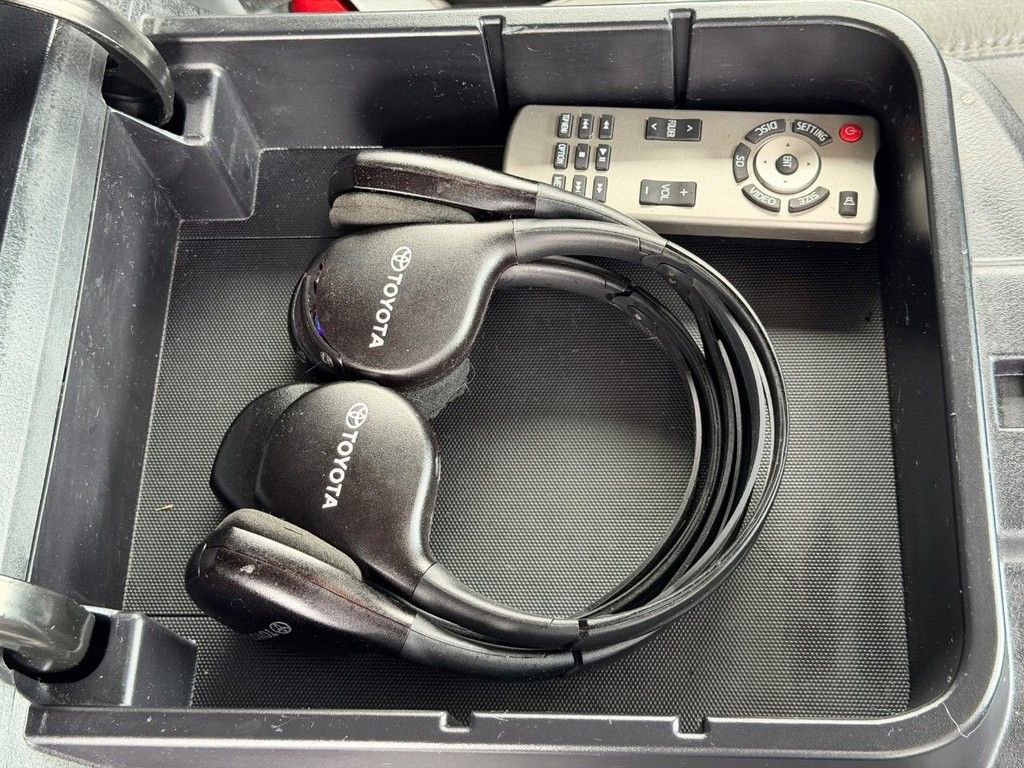 Used 2017 Toyota Sequoia Platinum image 19