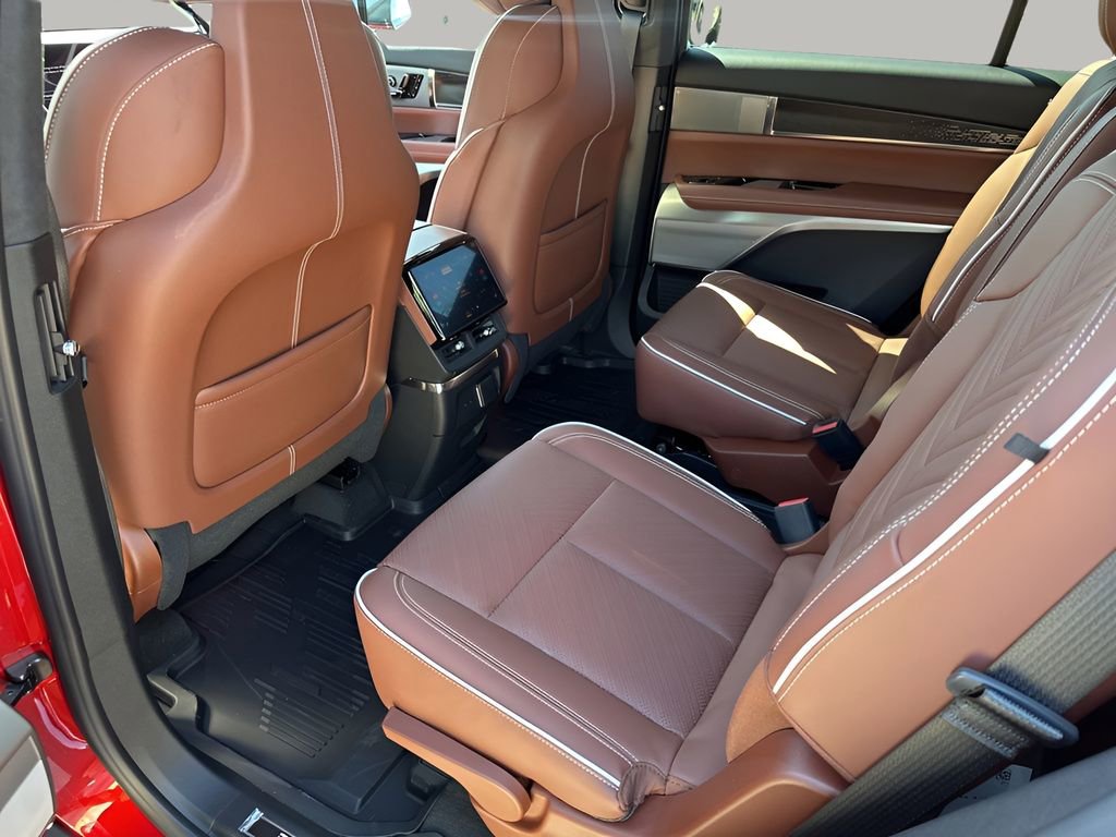 New 2026 Cadillac Vistiq Platinum w/ LPO, Floor Liner Package image 19