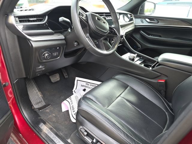 Used 2023 Jeep Grand Cherokee Overland w/ Luxury Tech Group IV AWD/4WD image 12