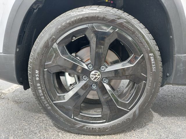 Used 2025 Volkswagen Taos SEL w/ Black Wheel Plus Package AWD/4WD image 14
