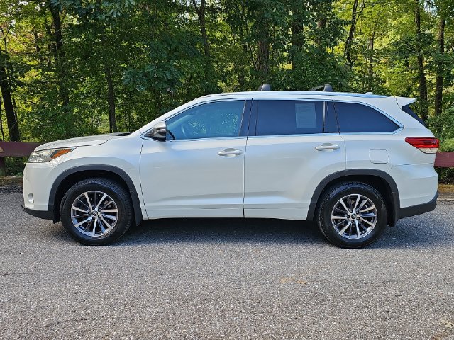 Used 2018 Toyota Highlander XLE AWD/4WD image 5