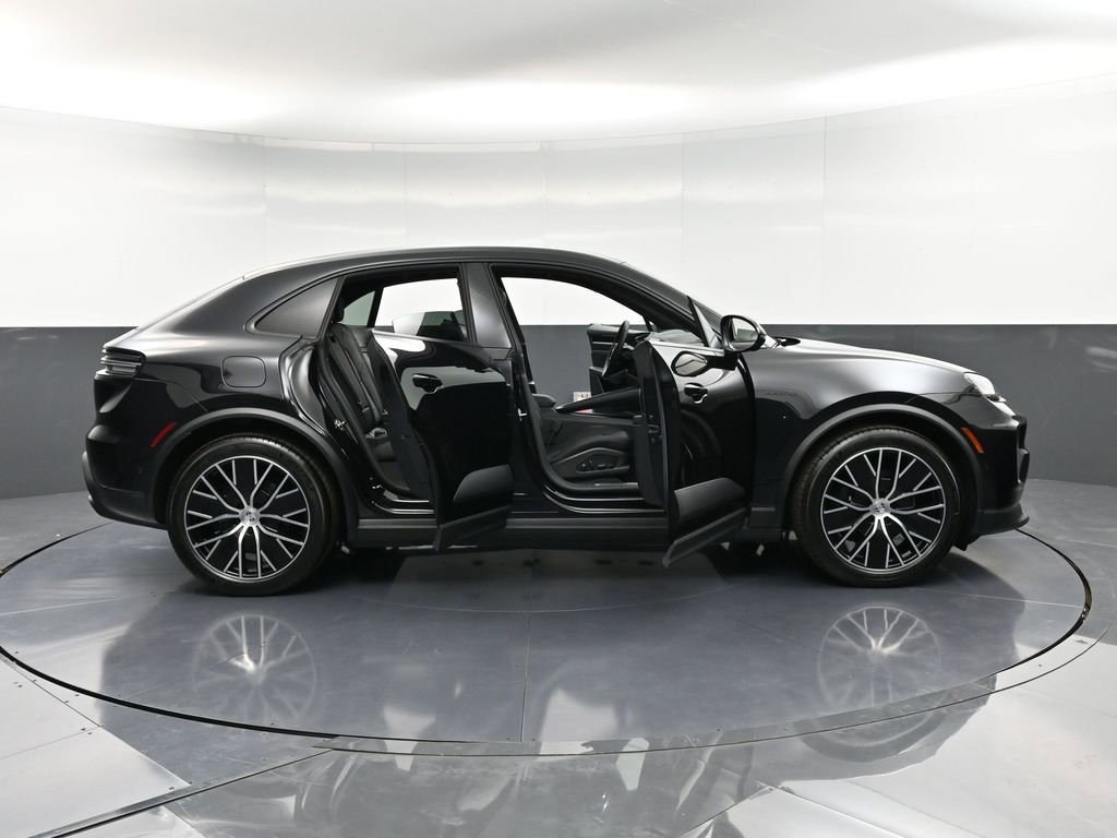 Certified 2025 Porsche Macan 4 Electric AWD/4WD image 36