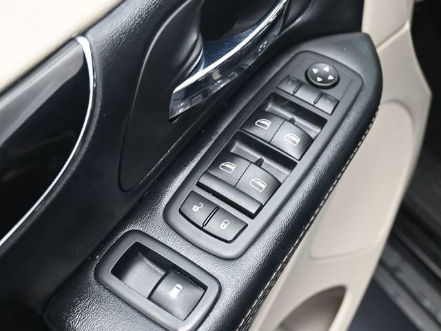 Used 2019 Dodge Grand Caravan SXT image 15