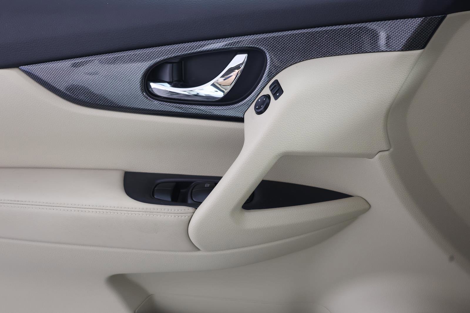 Used 2015 Nissan Rogue SL image 18