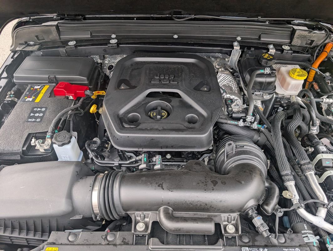 Used 2025 Jeep Wrangler Unlimited Sahara w/ Safety Group image 38