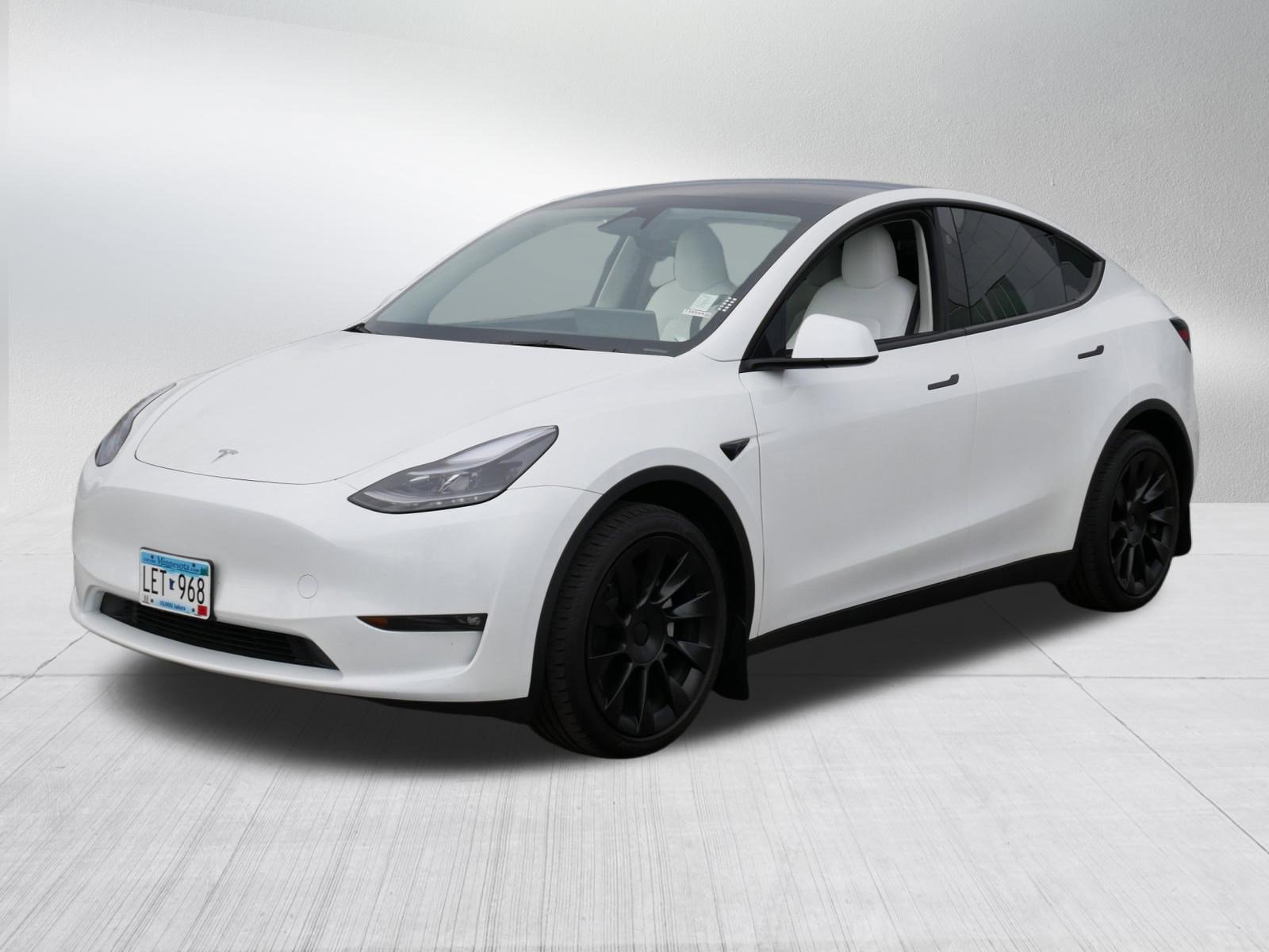 Used 2023 Tesla Model Y AWD image 3
