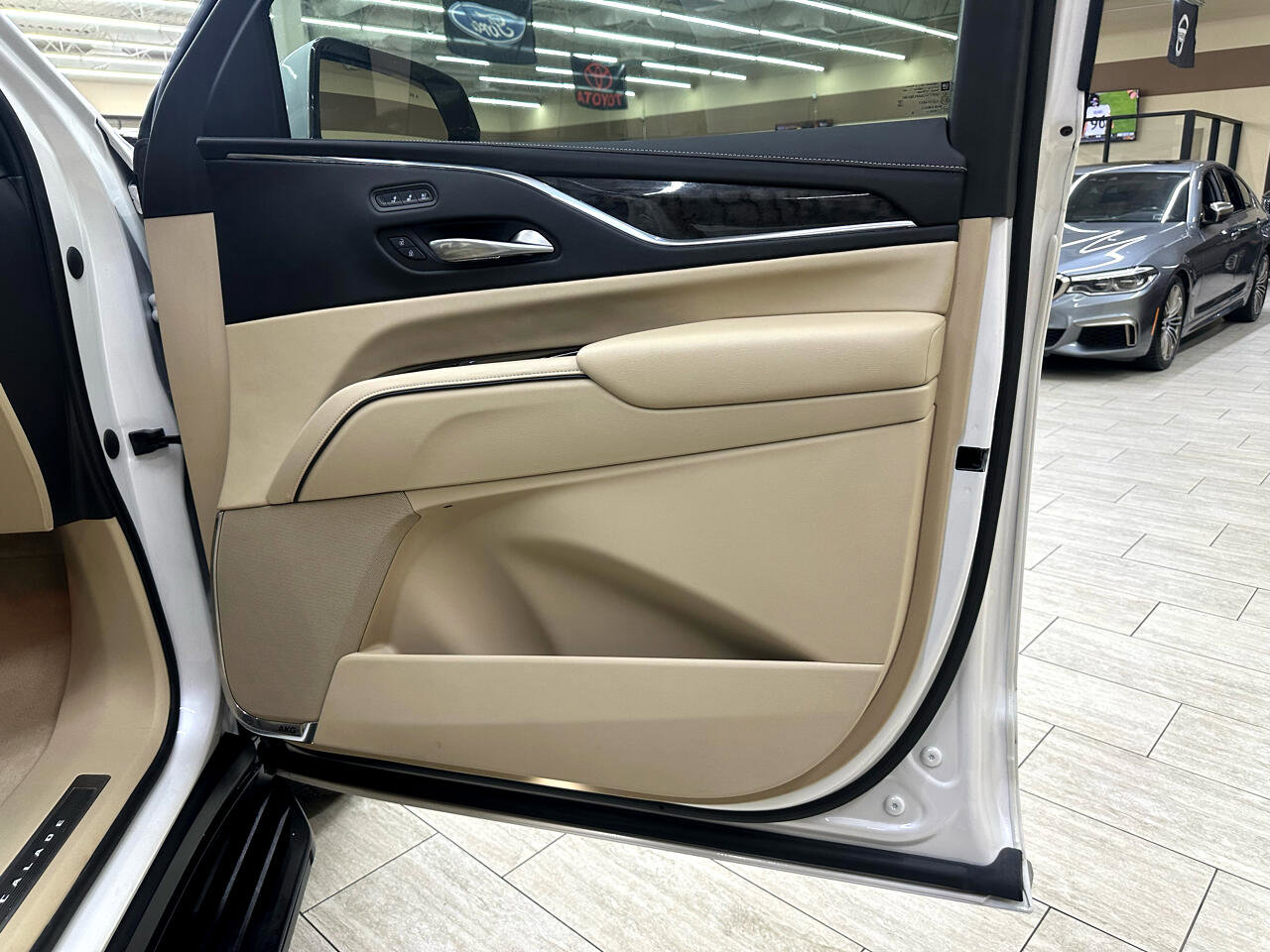 Used 2021 Cadillac Escalade Premium Luxury w/ Driver Assist Tech Package image 43