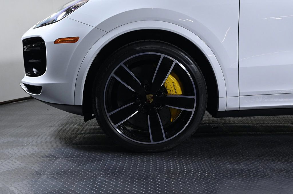 Used 2022 Porsche Cayenne Turbo image 30
